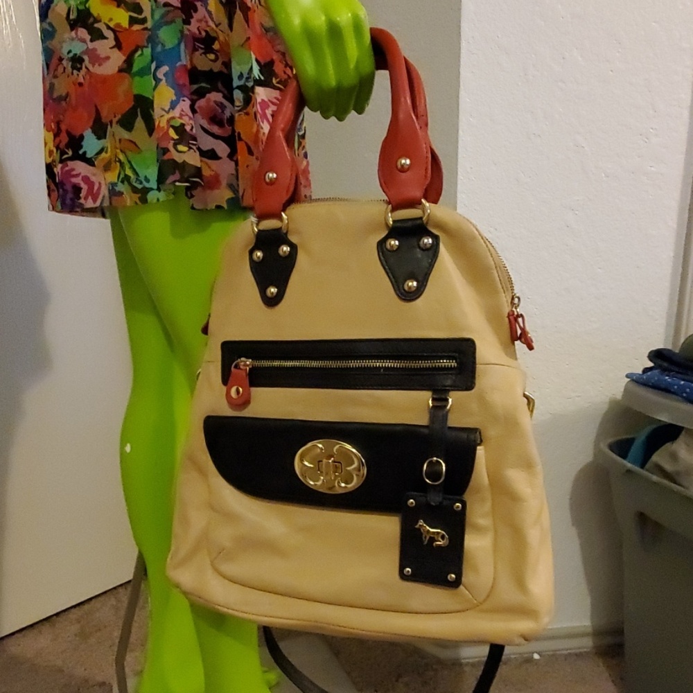 Emma Fox brand purse = Beautiful must have